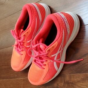 Size 7.5 Asics running shoes in neon orange and pink. Only worn 2x